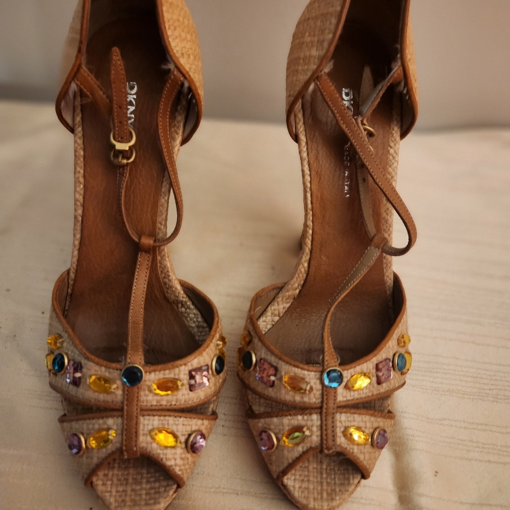 Woman's DNKY Straw Platform Sandals